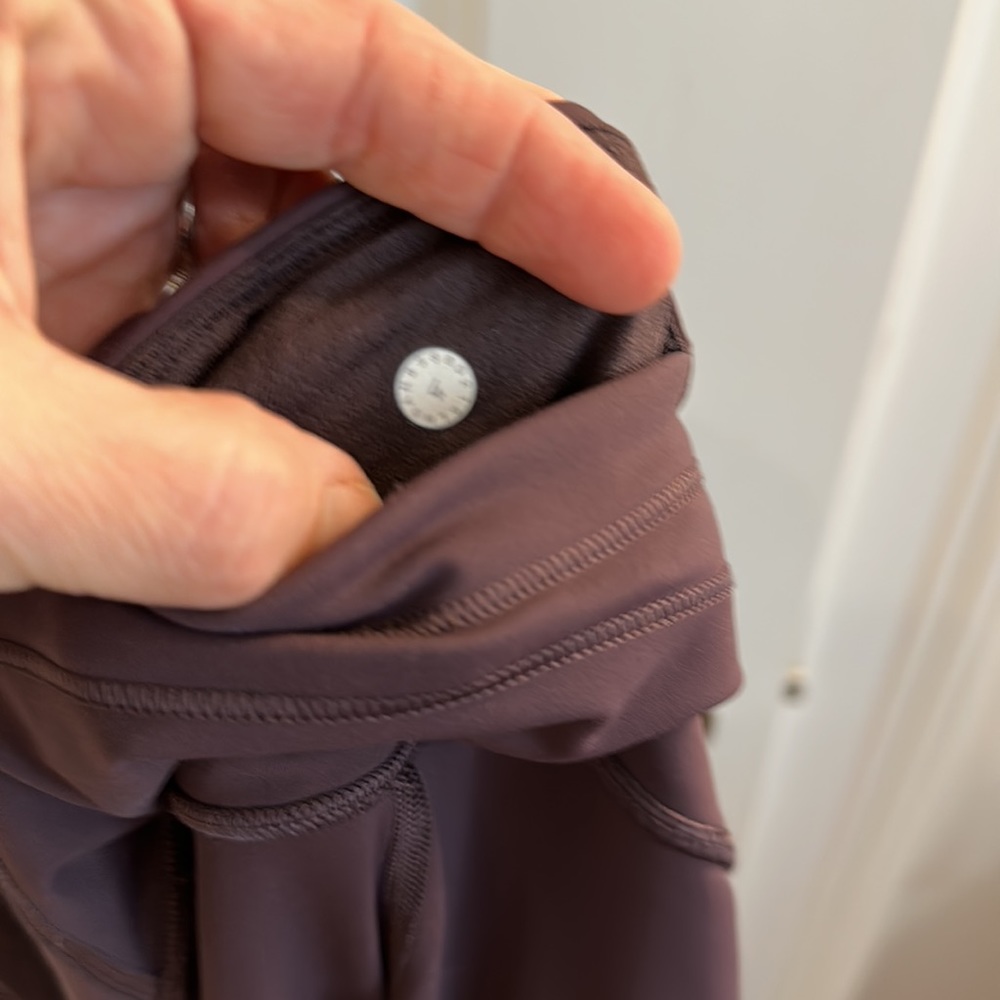 Lululemon Sz 4 Cropped Leggings -side pockets - Picture 5 of 10